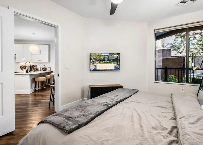 Escape To Luxurious & Modern 1 Bedroom Town *