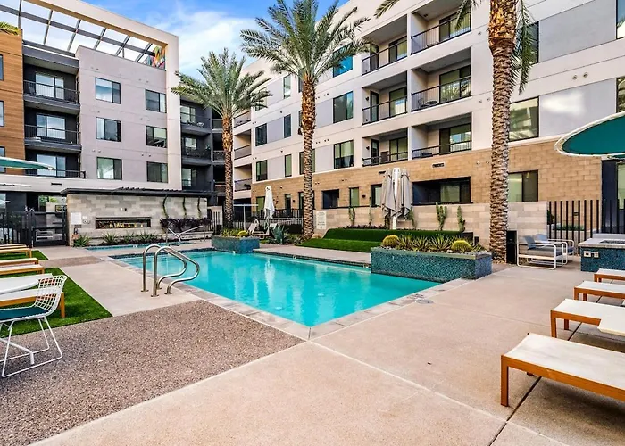 Escape To Luxurious & Modern 1 Bedroom Town Apartment