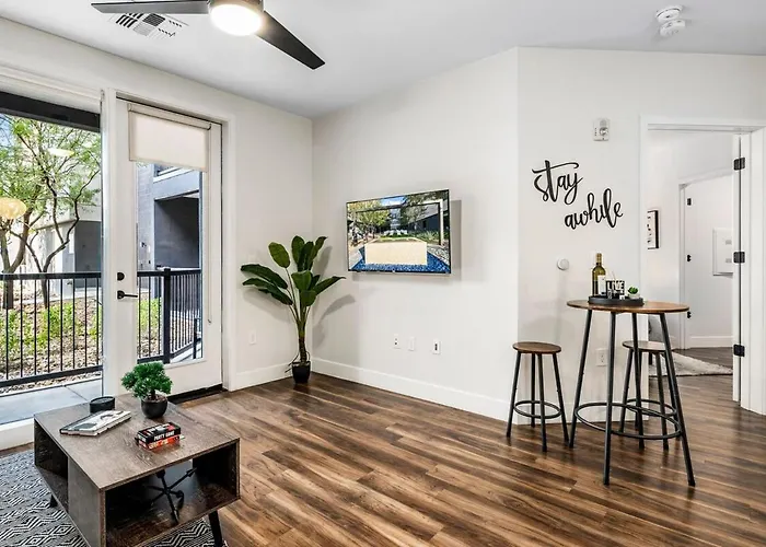 Escape To Luxurious & Modern 1 Bedroom Town *