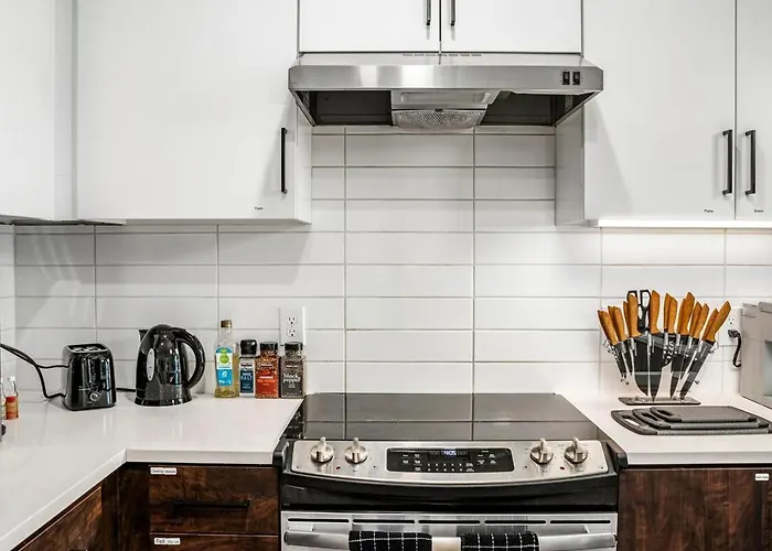 Escape To Luxurious & Modern 1 Bedroom Town Apartment Tempe