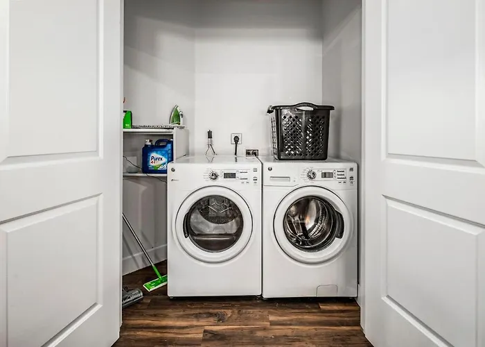 Escape To Luxurious & Modern 1 Bedroom Town Tempe
