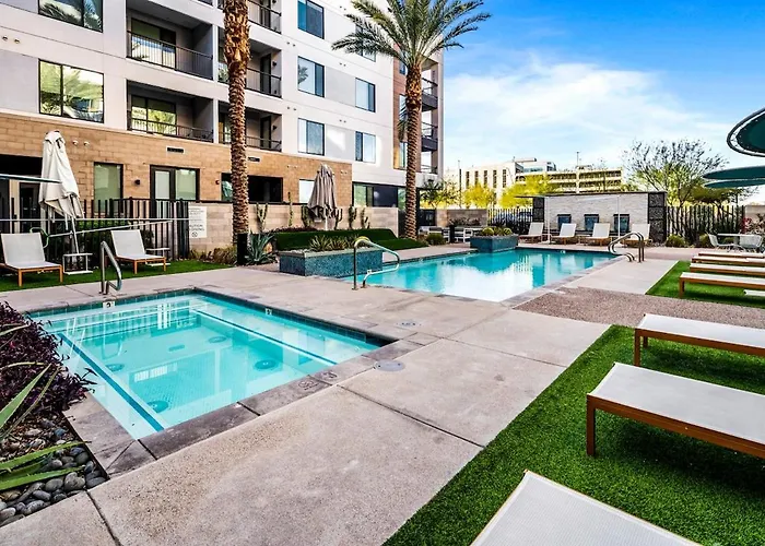 Escape To Luxurious & Modern 1 Bedroom Town *