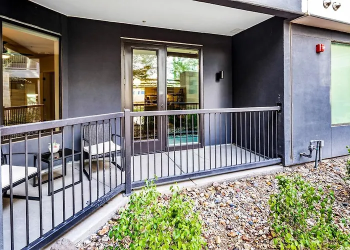 Escape To Luxurious & Modern 1 Bedroom Town