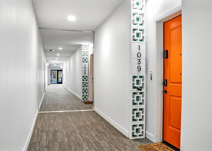 Escape To Luxurious & Modern 1 Bedroom Town