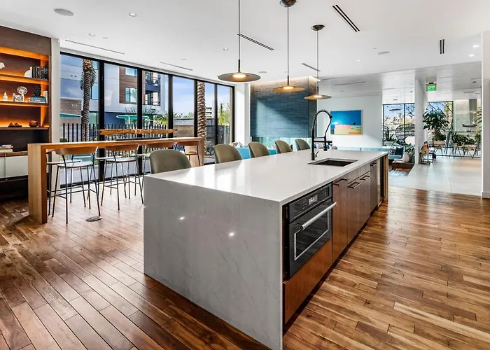 Escape To Luxurious & Modern 1 Bedroom Town